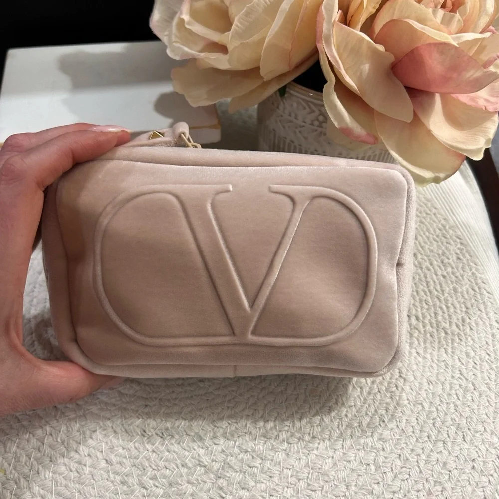 Valentino GWP - Blush Pink Wristlet Clutch - Picture 10 of 11